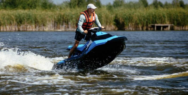 Розшукують водія гідроцикла, який травмував плавця на Бугу і втік