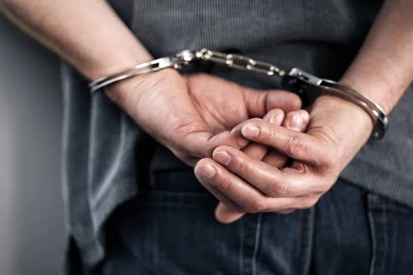 Хулігана з травматичним пістолетом затримали у Вінниці
