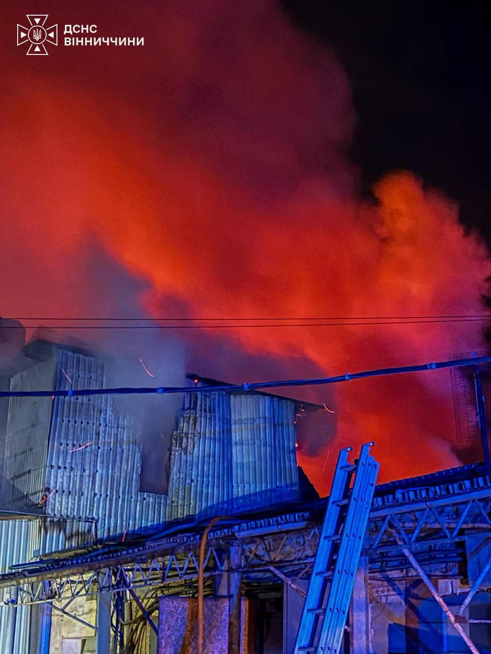Горіли складські приміщення на Максима Шимка у Вінниці, повідомили у ДСНС