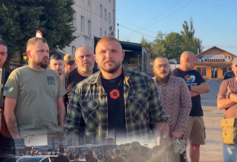 Таксисти погрожували ветерану і заважали паркуватися на вокзалі у Вінниці