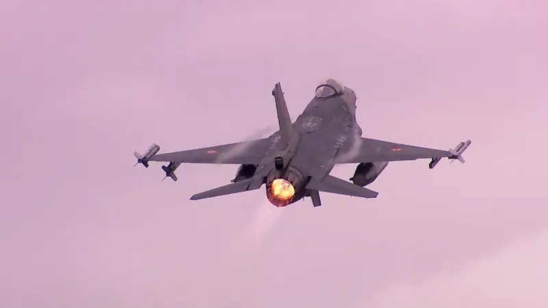 Повітряні сили втратили винищувач F-16: пілот катапультувався