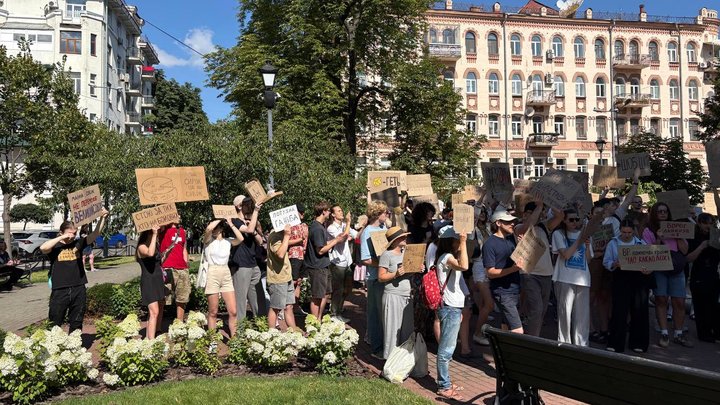 “Не люблю коли мене шиють у дурні”.