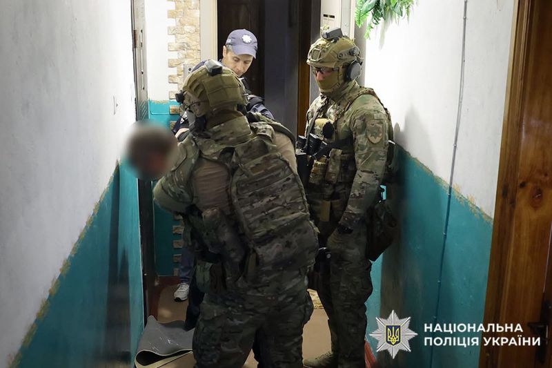 Поранив поліцейського під час перевірки документів