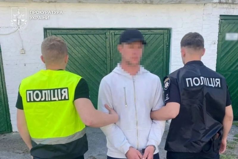 Чоловік придбав та збував наркотичні речовини.