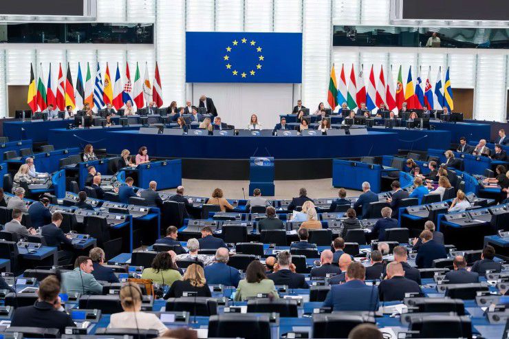 Резолюція ЄП хвалить Україну за реформи, але критикує за Героїв УПА
