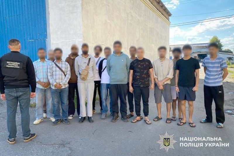 На підприємстві Хмельницького району виявили 15 індійців