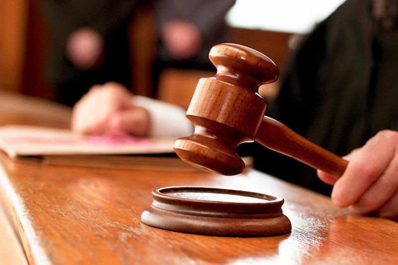 Суд відмовив військовослужбовцю в усиновленні трьох дітей дружини