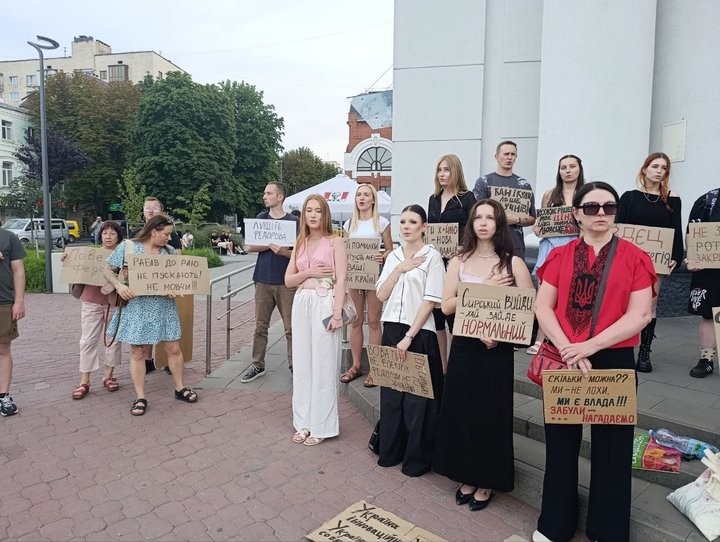 Акція на підтримку Михайла Федорова знову зібрала хмельничан