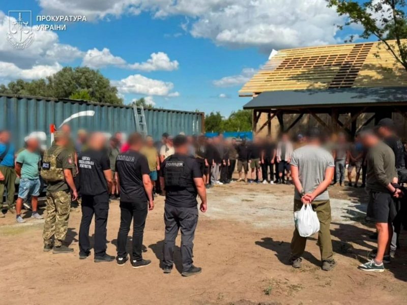 Понад 80 військовослужбовців будували дім командиру, коли побратими без ротації тримали фронт