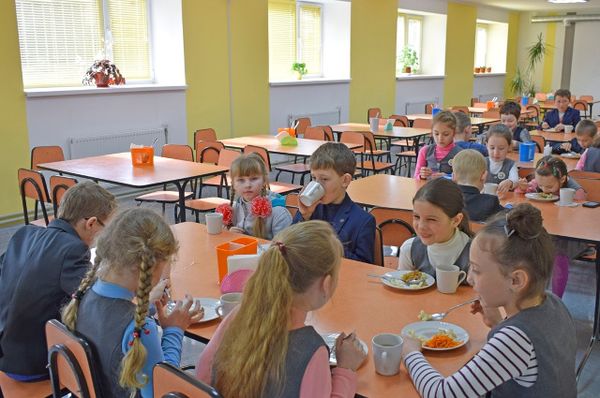 Шкільним їдальням Вінниці потрібні кухарі