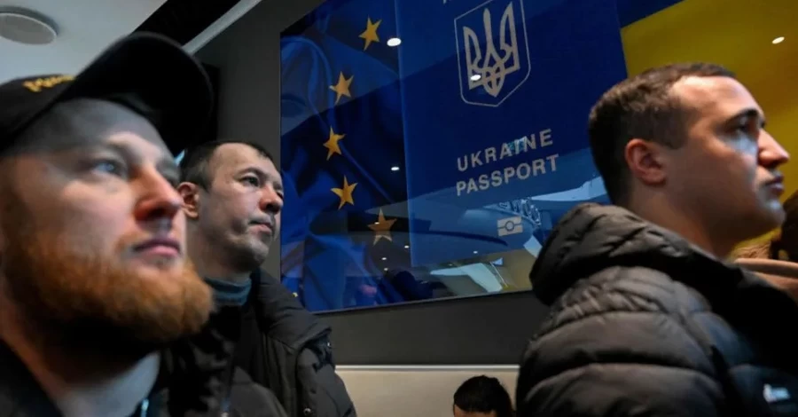 Чоловіки за кордоном не зможуть отримати консульські послуги без військово-облікових документів