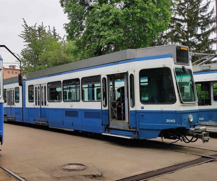Ще 2 трамваї Tram 2000 із Цюриха вже прибули до Вінниці