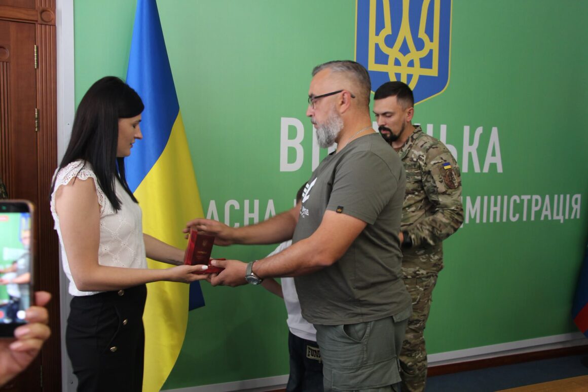 Родини загиблих вінничан отримали посмертні нагороди героїв