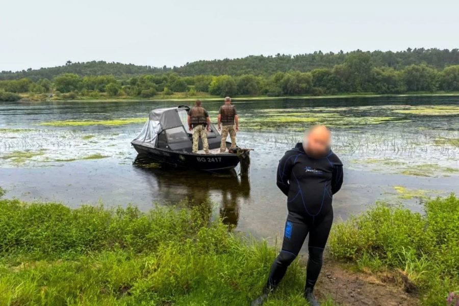 Вінничанин у ластах та гідрокостюмі намагався незаконно перетнути Дністер