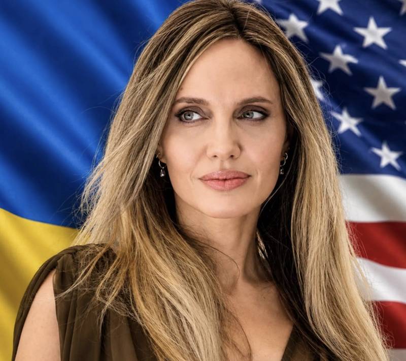 Джолі знову в Україні