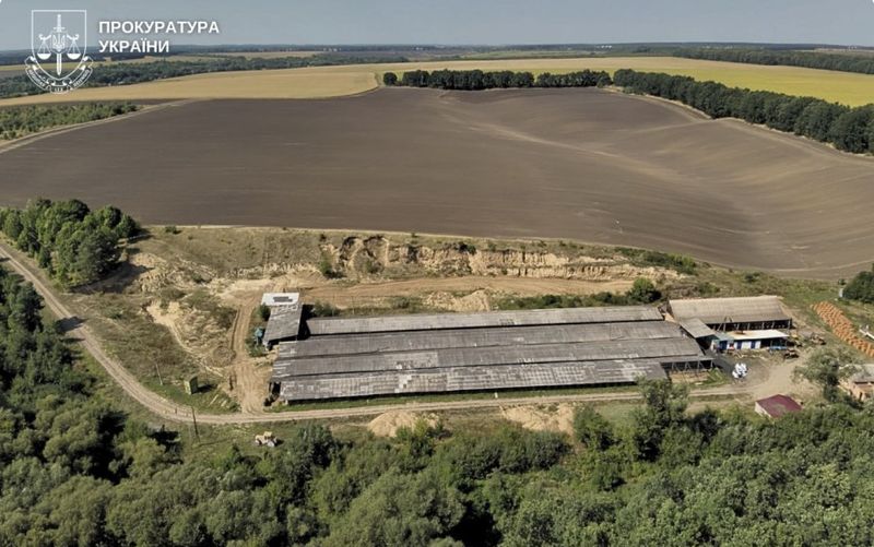 Незаконний видобуток суглинку в Оратівській громаді зі збитками 5,5 млн грн