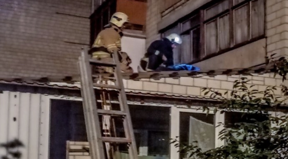 З четвертого поверху у Жмеринці випала дитина
