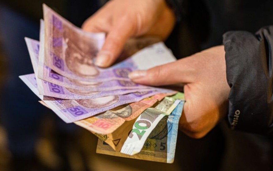 Кому з Почесних донорів скасували доплату до пенсії