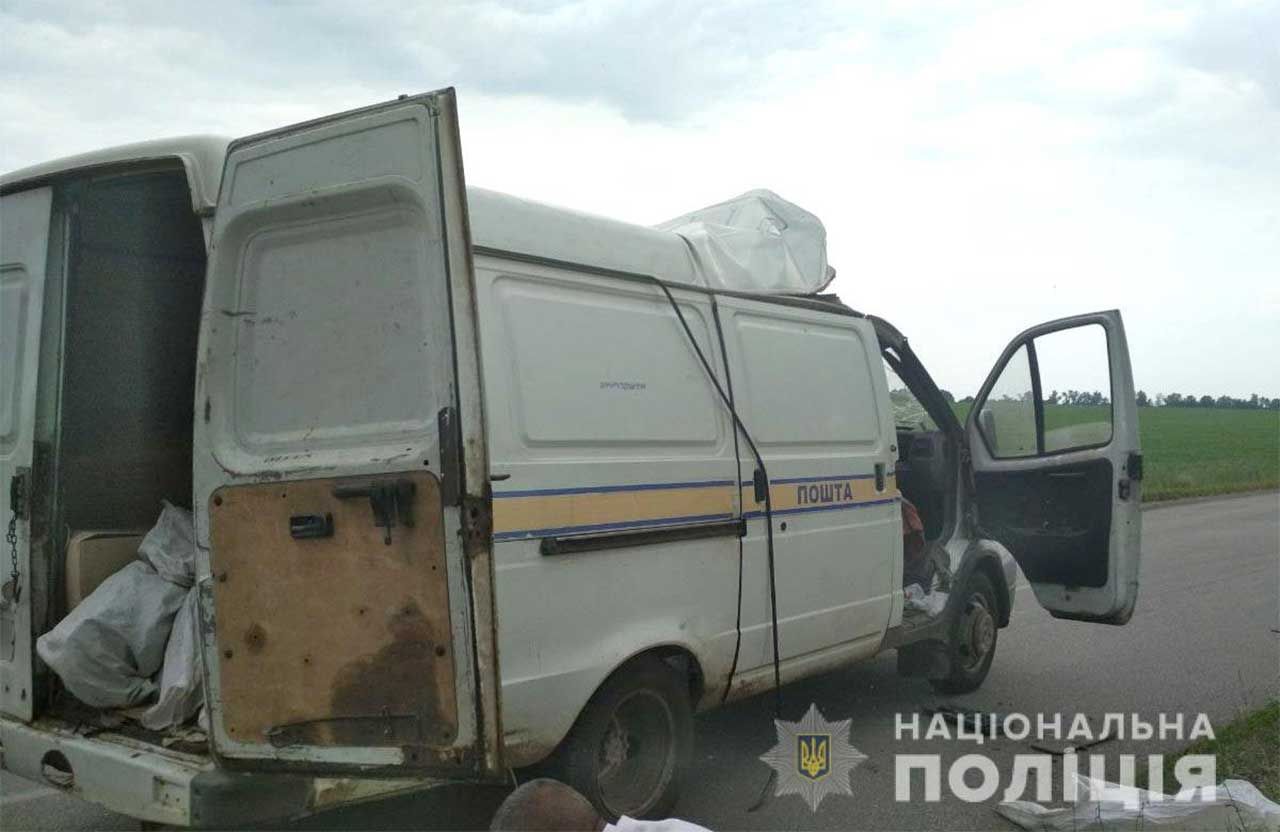 Двоє обвинувачених у нападі на інкасаторів «Укрпошти» під лубнами померли у сізо