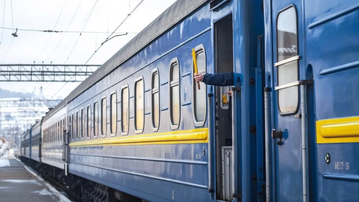Під час “жовтої” тривоги залізниця та потяги працюватимуть, а під час “червоної” посадка та відправлення потягів призупинятиметься
