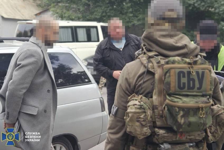 Чиновники у Вінниці заробляли на легалізації іноземців