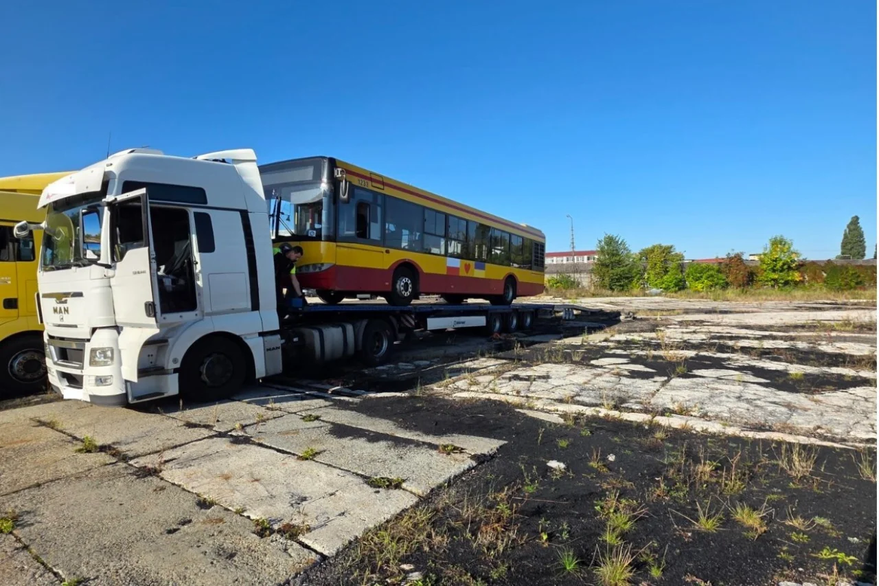 Автобуси з Кельце, викуплені волонтерами, вже відправились у Вінницю