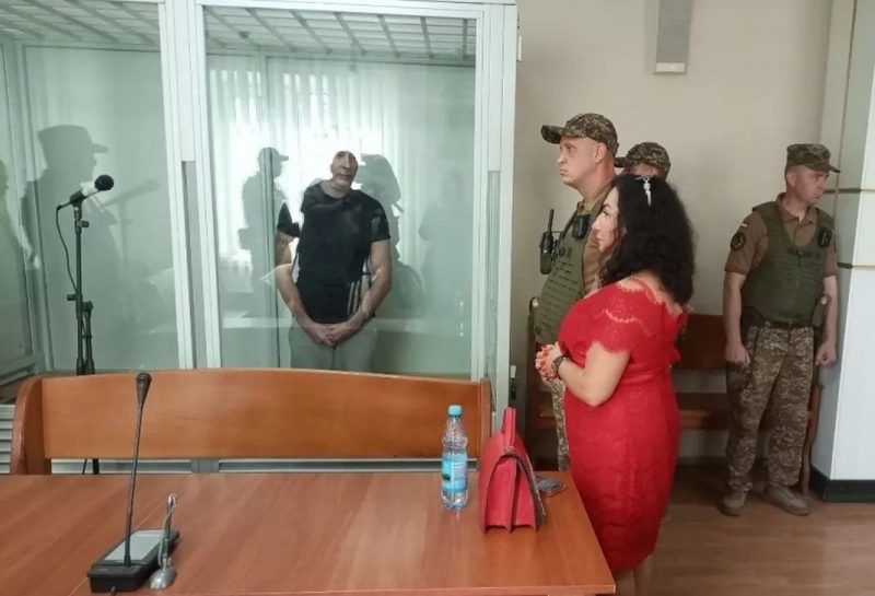 Директора хмельницької мовної школи засудили до 2 років за дитячу порнографію, розслідування щодо розбещення триває