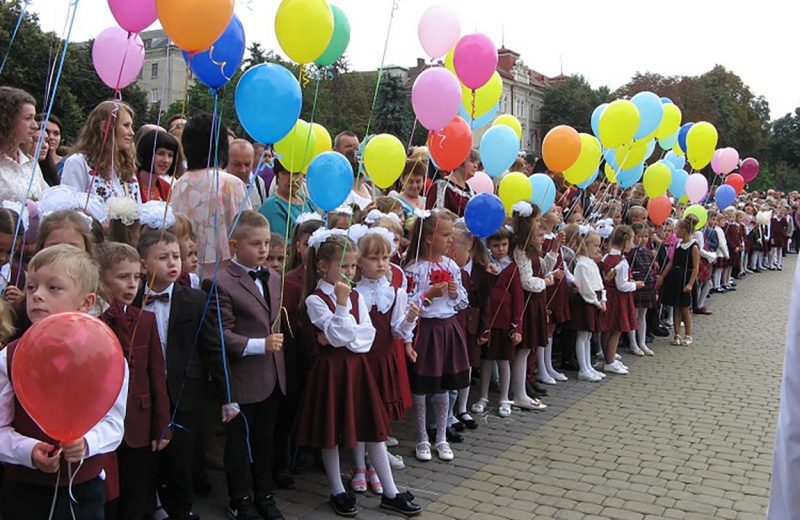 Чи не пора нам змінити лінійки до Дня знань?