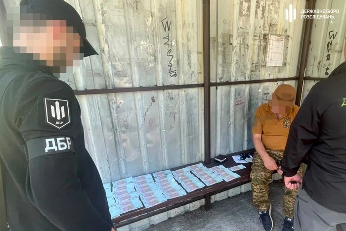 Командир вимагав 80 тис. грн у сестри бійця за безпечніше місце служби