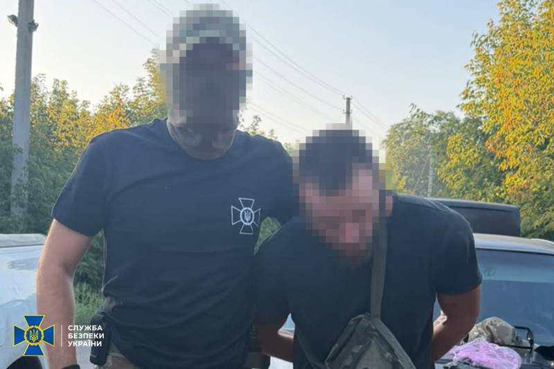СБУ затримала російського агента, який на замовлення гру рф наводив російські авіабомби та «Смерчі» на Слов’янськ