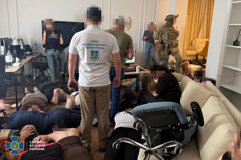 СБУ та Нацполіція викрили у Києві організовану мережу криптошахраїв, які щомісяця викрадали у людей до 1 млн доларів США