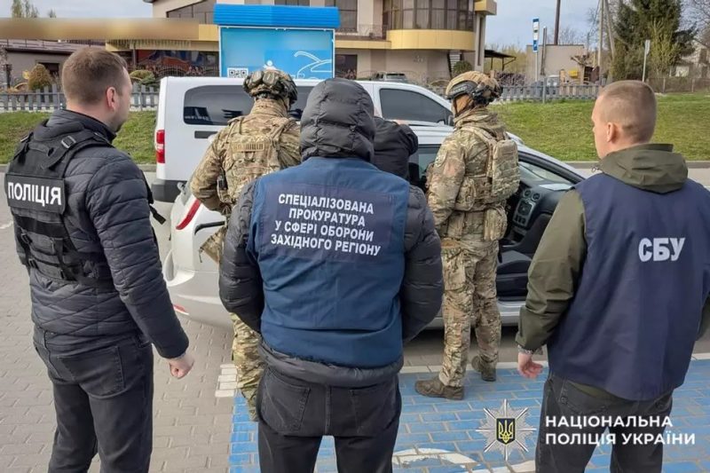 Обіцяв зняти з розшуку ТЦК та влаштувати в СБУ