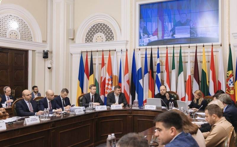 Ситуація з державними фінансами близька до критичної, — прем’єр Корецький