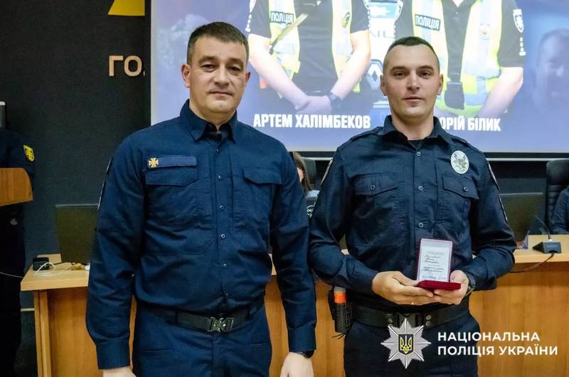 Поліцейських Хмельниччини відзначили нагрудними знаками «Герой-рятівник»