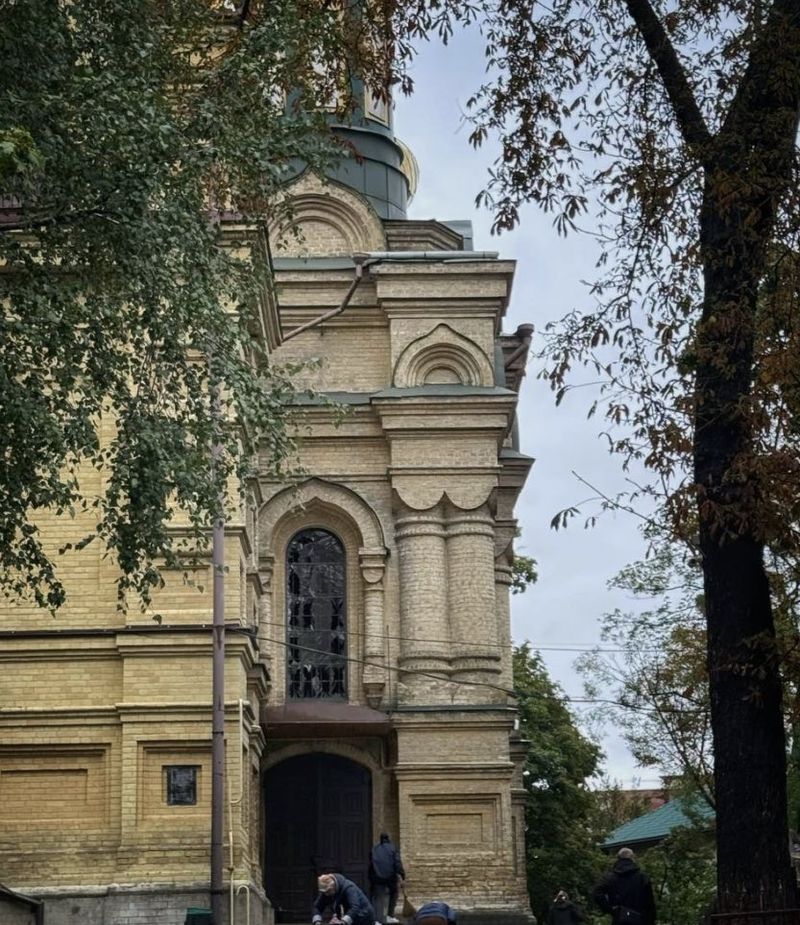 рф пошкодила Свято-Покровський храм у Києві