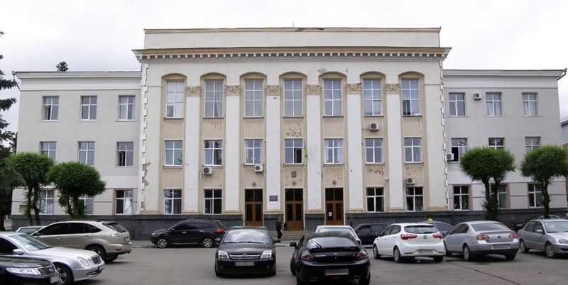 Чому підозрювані у тяжких злочинах на Вінниччині можуть чекати на вирок на волі?