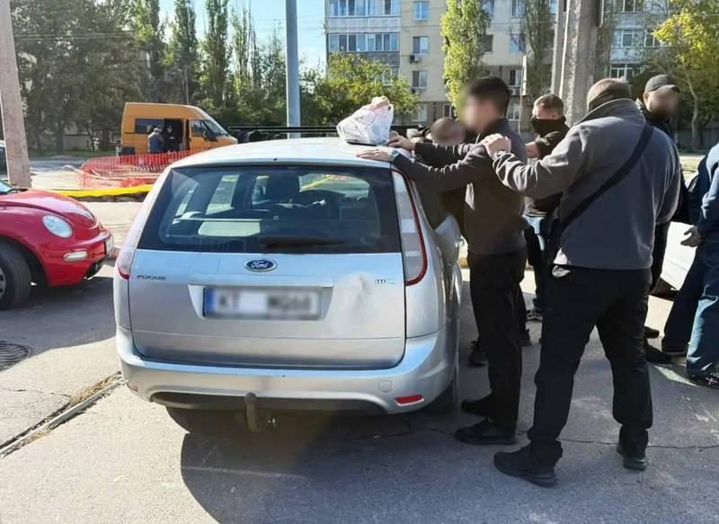 Дорогі іномарки “везуть для ЗСУ”, але на фронті їх не бачили