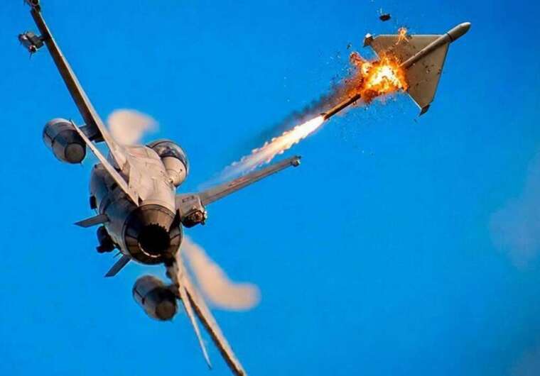 Румунські винищувачі F-16 збили два дрони над Чорним морем