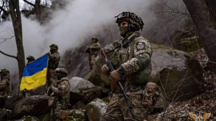 Українському суспільству треба нарешті визначитися: воювати всім і по справжньому чи припинити і здаватися