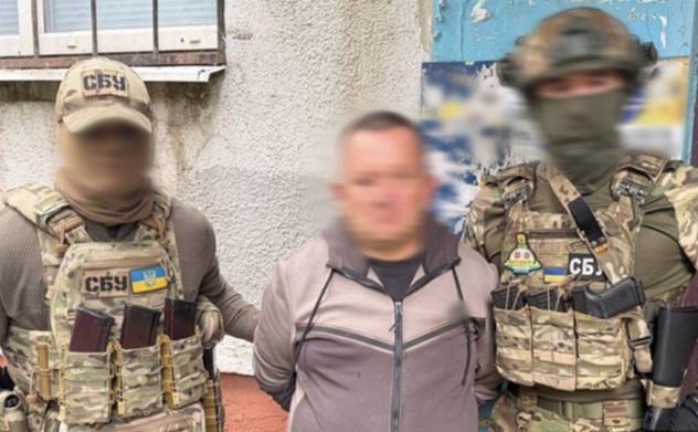 Працюючи у таксі, коригував обстріли