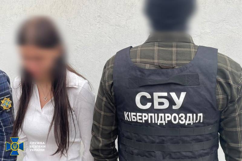 СБУ затримала в Одесі коригувальницю фсб, яка наводила удари ворога по порту та об’єктах Нацгвардії