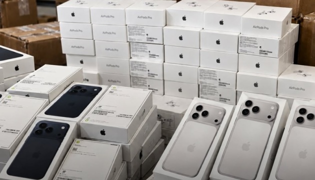 АРМА продає понад 800 гаджетів Apple, вилучених на митниці